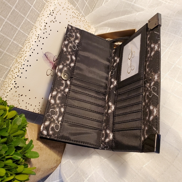 Jessica SimpsonFrankie 2 Tone Corner Wallet - Picture 7 of 8